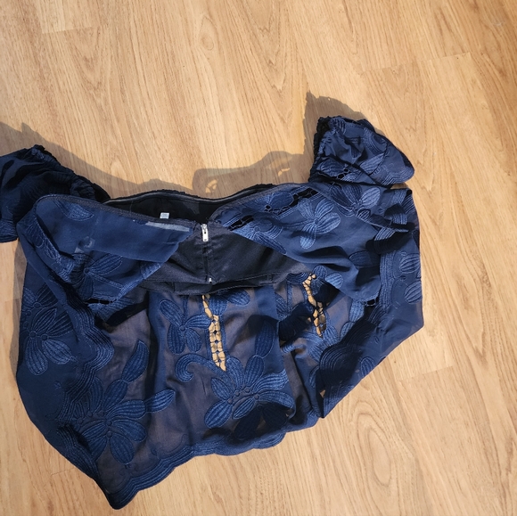 Lovers +Friends - Picture 3 of 9